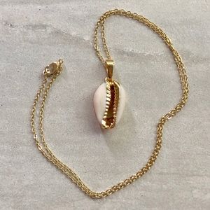 14k Gold Cowrie Shell Boho Necklace